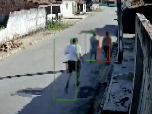 Mulher é atacada pelas costas e ferida a facadas após supostamente zombar do vizinho em Feliz Deserto