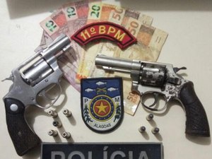 Jovens são detidos portando arma de fogo durante ' apagão'