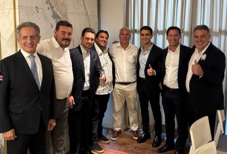 Casamento de vereador torna-se ‘palanque’ e reúne possíveis aliados de JHC em 2026