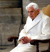Bento XVI está em situação extremamente frágil, diz imprensa