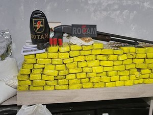 PM apreende aproximadamente 100kg de drogas em apartamento no Barro Duro