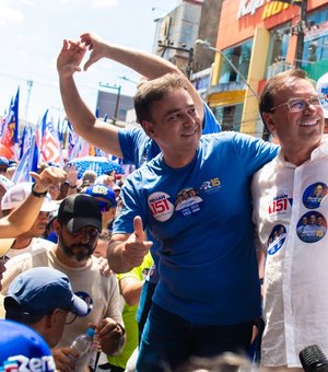 Arapiraca realiza maior caminhada de sua história; ao lado de Renan e Yale, multidão percorreu ruas do centro