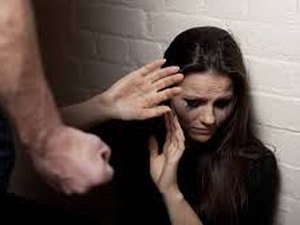 Homem é preso acusado de agredir a esposa