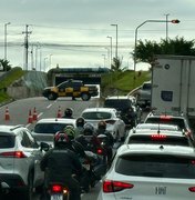 Moradores bloqueiam Av. Josefa de Melo contra ﻿mudanças nas linhas de ônibus e deixam trânsito parado