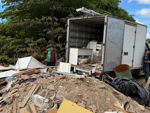 Caminhão que realizava descarte irregular é apreendido na Santa Lúcia