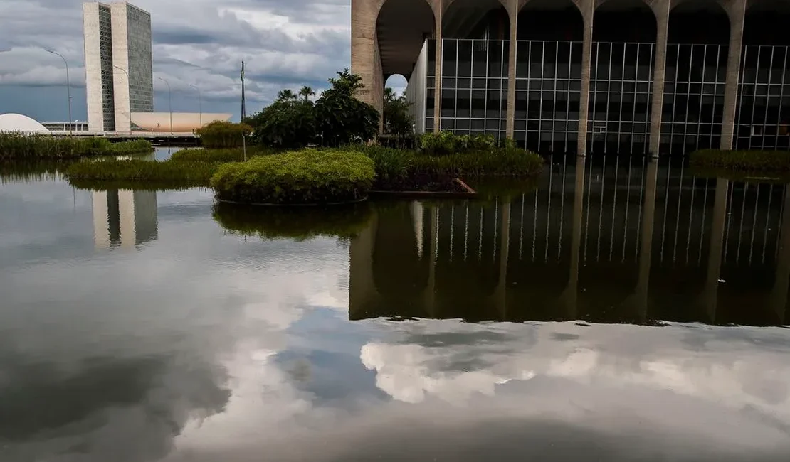 Itamaraty nega vistos e barra 'missão eleitoral' do governo Trump no Brasil