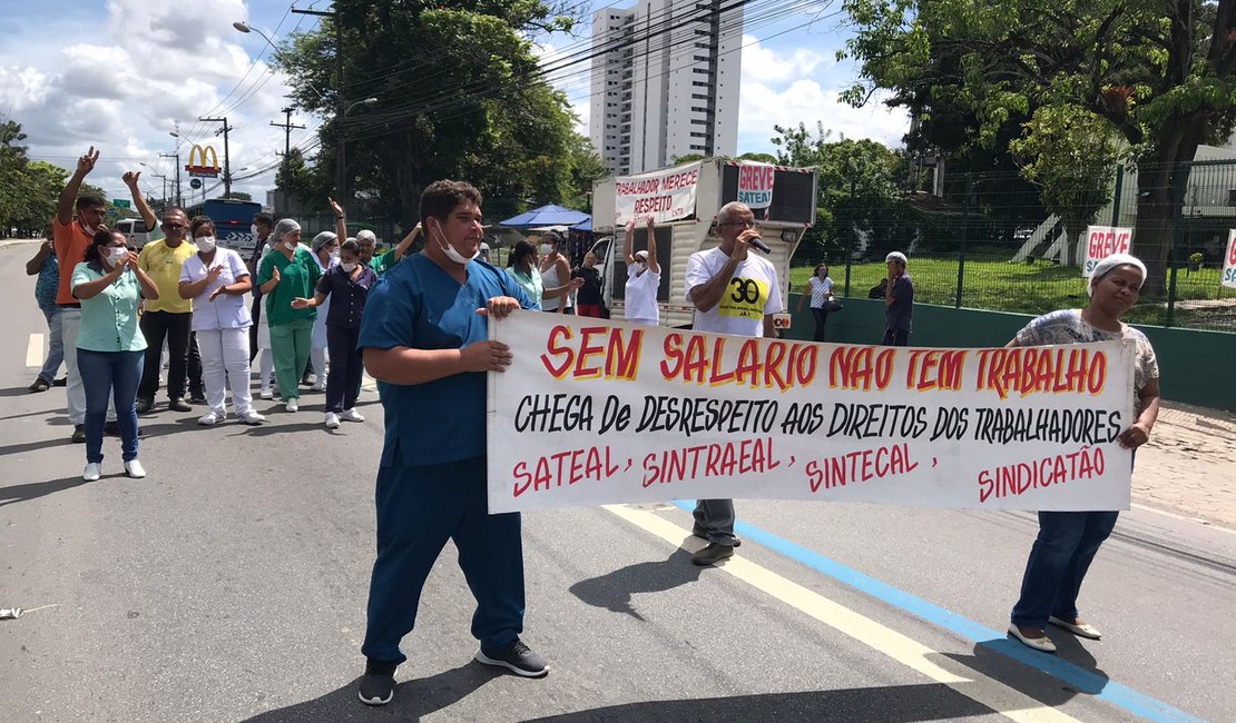 Funcionários do Hospital Veredas voltam a protestar por salários atrasados