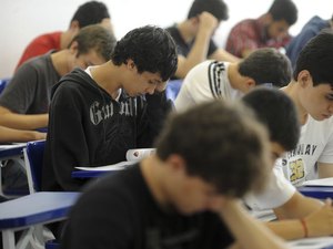 Aprovada proposta que obriga escola a informar faltas injustificadas de alunos