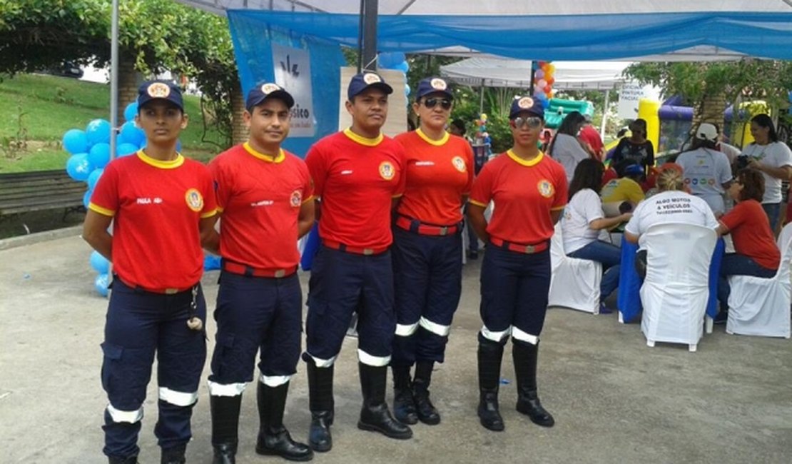 Bombeiras civis divulgam profissão e buscam apoio