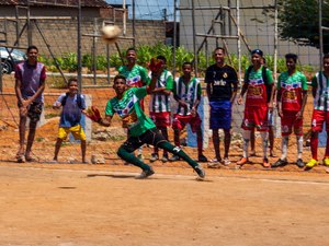 Escolinha de Futebol cria oportunidades para jovens do Brisa do Lago