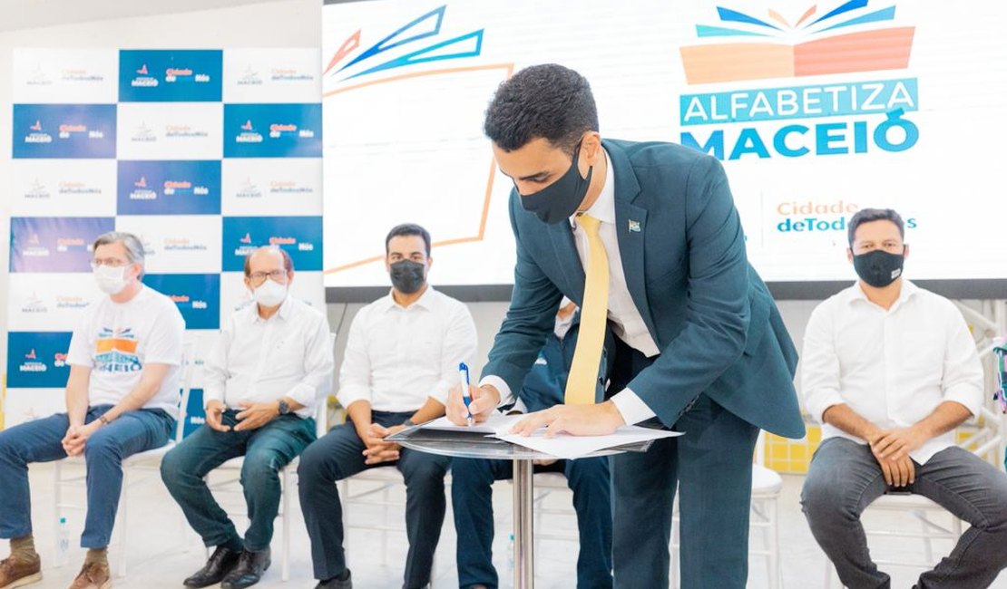 Prefeito JHC lança programa Alfabetiza Maceió para contemplar quase 30 mil alunos