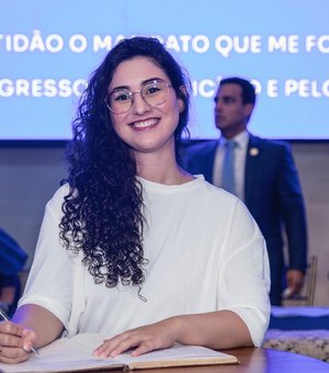 Moção de Aplausos destaca atuação de vereadora Teca Nelma em defesa das mulheres