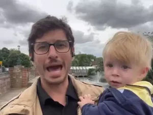 Repórter da Band na Europa entra ao vivo com filho no colo