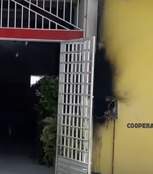 Incêndio provocado por curto-circuito assusta alunos e funcionários em escola de Delmiro Gouveia