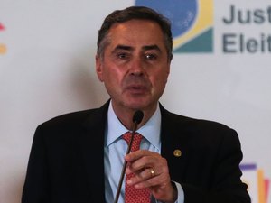 Barroso paralisa processos de ficha limpa até definição do Supremo