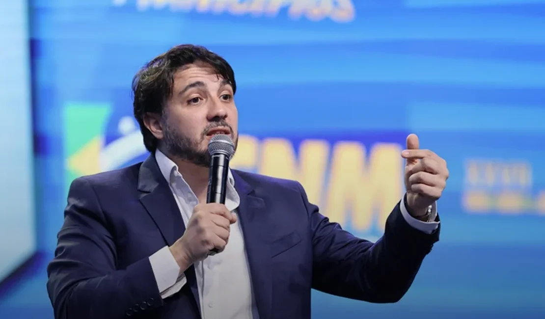 Dias Toffoli suspende candidaturas de chapa de Renan Santos à Presidência