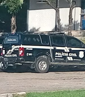 Acusado de homicídio é preso na praça principal de Quebrangulo durante operação da Polícia Civil