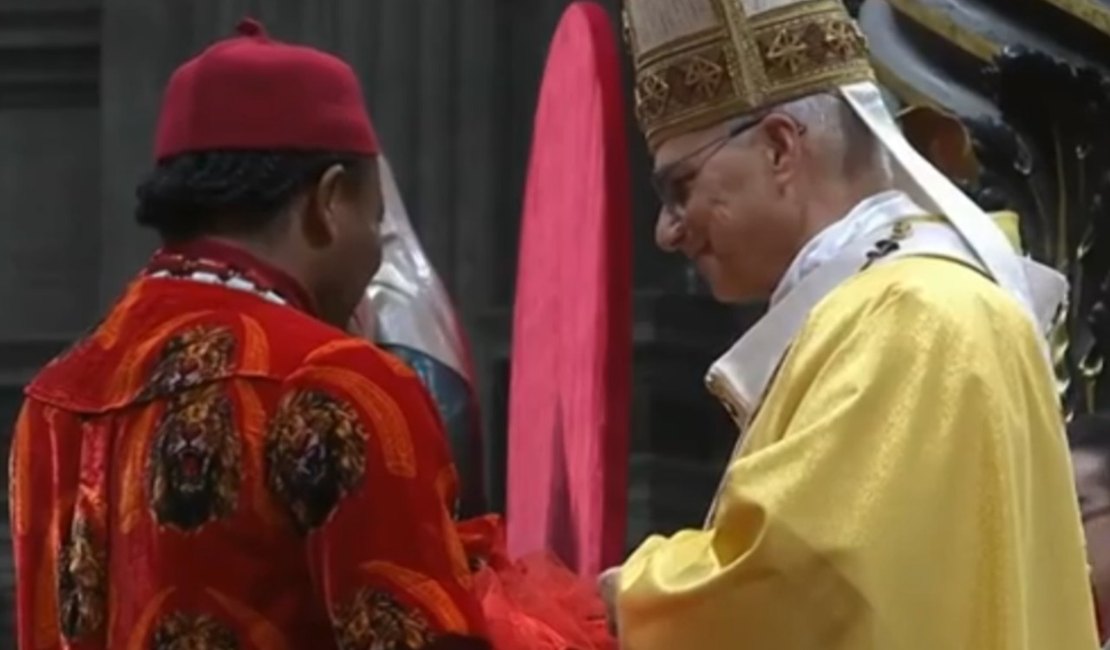 Papa Leão diz que negar ajuda a pobres é rejeitar Deus, em sua 1ª Missa do Galo