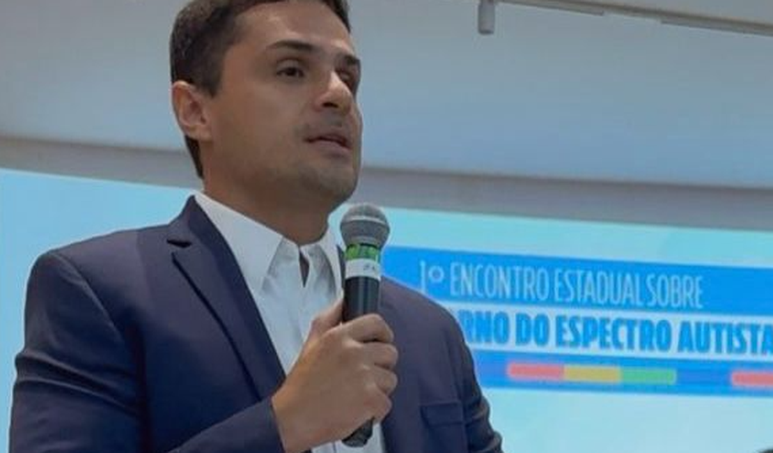 Alexandre Ayres defende inclusão e apoio às mães atípicas em encontro sobre TEA