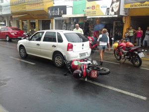 Acidente entre moto e carro é registrado no Centro