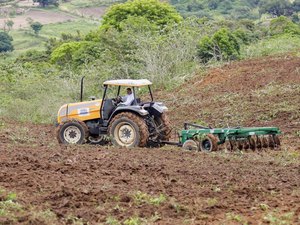 8ª edição do programa Terra Arada beneficia 1.297 produtores em Palmeira dos Índios