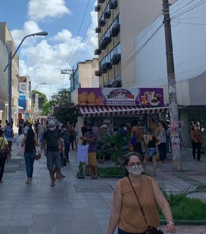 Em dia de prorrogação do Decreto, ruas do Centro de Maceió registram aglomeração 