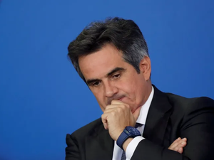 TSE intima ministros de Bolsonaro para depor