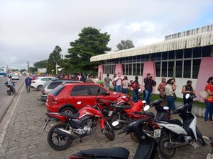 [Vídeo] População faz fila para receber 2ª dose da Coronavac em Arapiraca