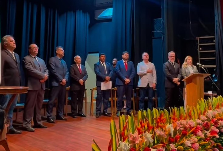 [Vídeo] Diplomação dos eleitos em Arapiraca tem ‘afago’ de Luciano Barbosa a Rute Nezinho