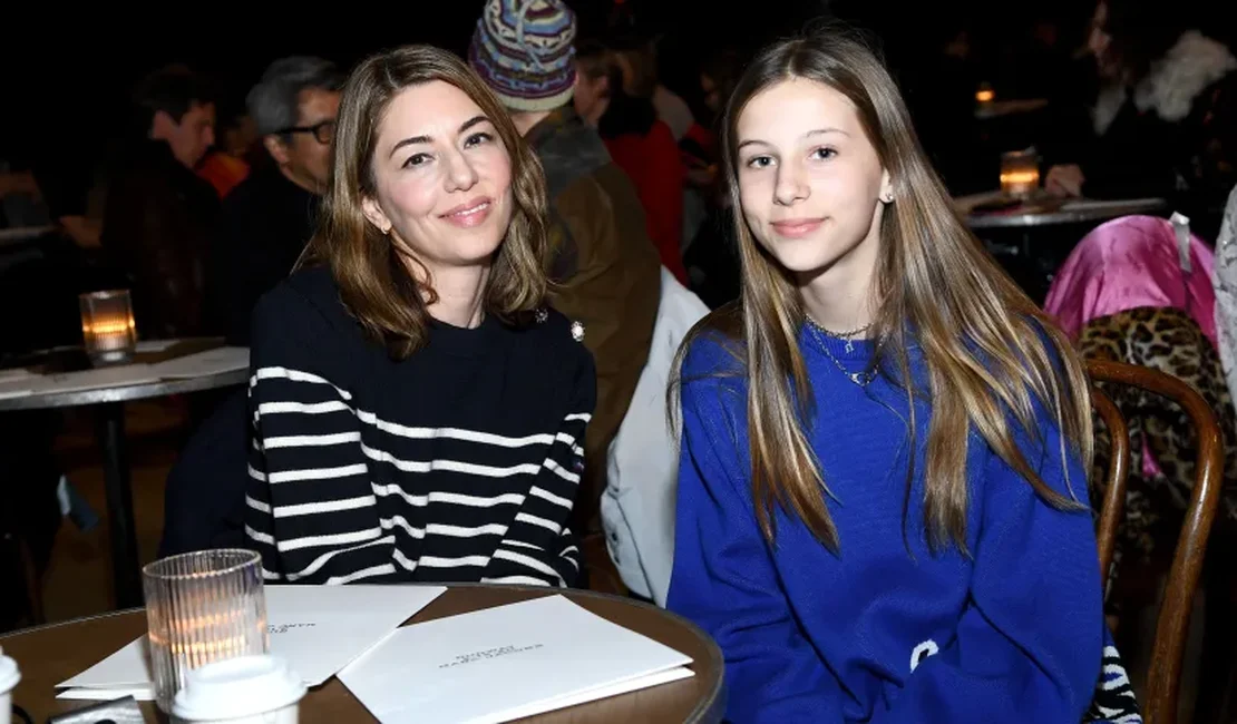 Filha da cineasta Sofia Coppola diz que está de castigo após tentar fretar helicóptero