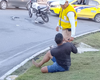 Motociclista embriagado bate em caminhão e é levado à Central de Flagrantes