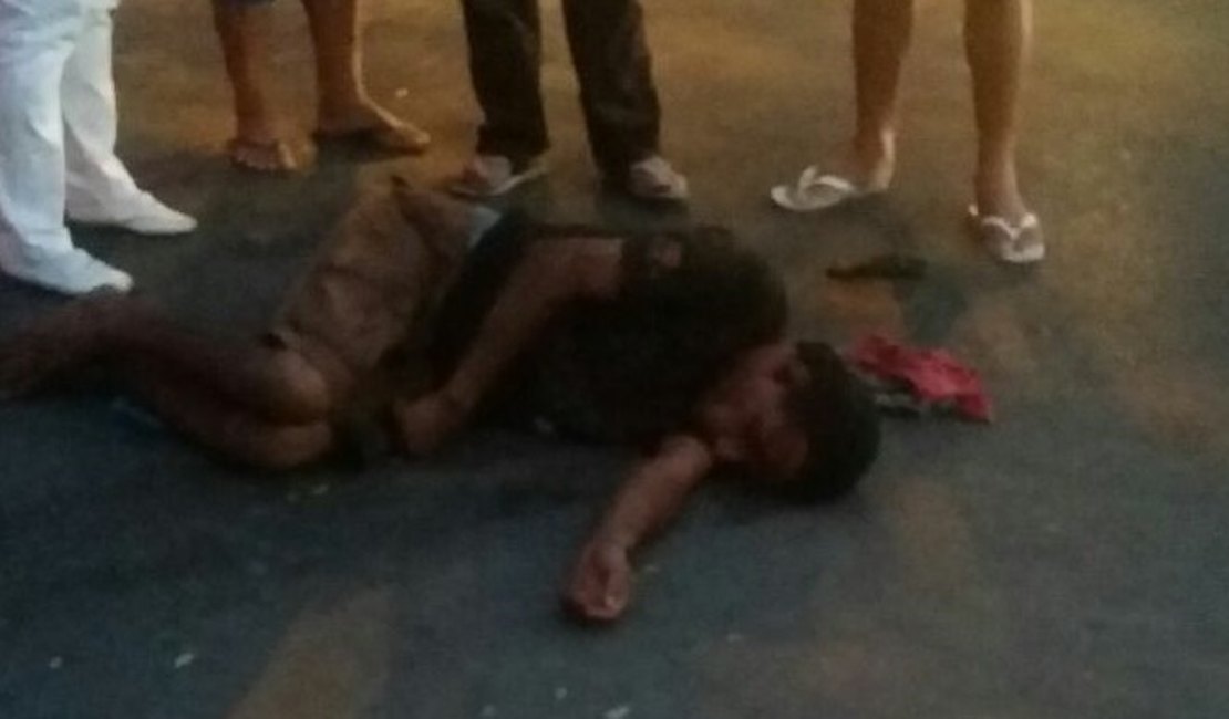 Homem é espancado por populares no centro de Arapiraca 