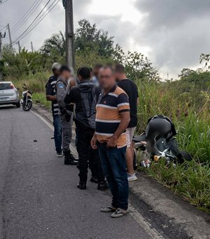 Mulher morre em acidente de moto no Fernão Velho, em Maceió