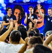 Nivaldo Albuquerque é recebido por centenas de pessoas em evento