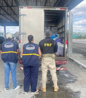PRF apreende 900 kg de pescado transportado sem refrigerção e contaminado com óleo no Sertão de AL
