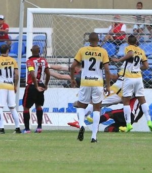 No duelo dos técnicos estreantes, CRB perde para o Criciúma em pleno Rei Pelé
