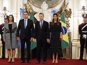 Em primeira viagem oficial, Michelle Bolsonaro discursa em cúpula global 