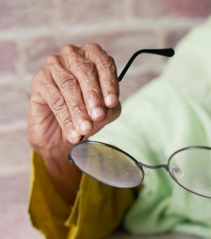 Idosa de 83 anos é atacada com pedaço de madeira pelo neto no Agreste de AL