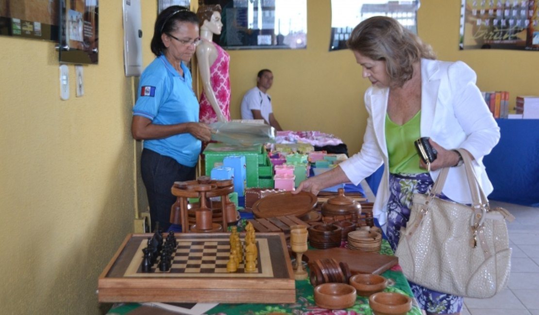 Matérias-primas descartáveis são transformadas em obras de arte no Sistema Prisional