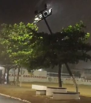 Chuva e ventos fortes atingem Maceió no início da noite desta quarta (6)