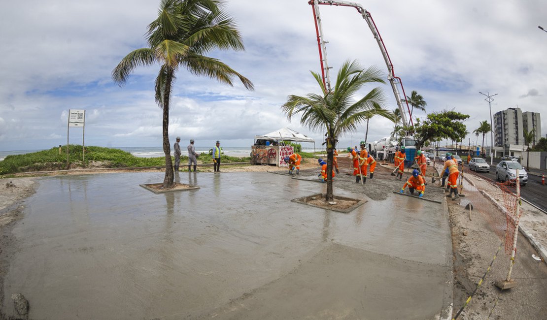 Obras de reurbanização da Praia da Avenida, em Maceió, estão em fase final