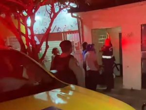 Adolescente de 17 anos é morto com dez tiros na porta de casa no Clima Bom