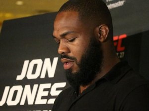 Polícia investiga presença de Jon Jones em acidente de carro e fuga