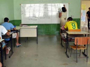 Professor no Brasil ganha 50% menos