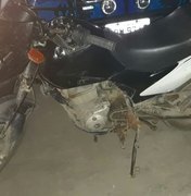 Motocicleta roubada há um mês é encontrada abandonada no Centro