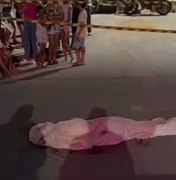 Adolescente de 15 anos é morto com tiros na cabeça no meio da rua no Jacintinho
