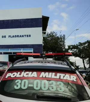 Polícia encontra drogas escondidas em área de mata na Chã da Jaqueira, em Maceió