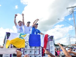 Adesivaço reúne lideranças políticas em Major Izidoro em apoio a Renan Filho
