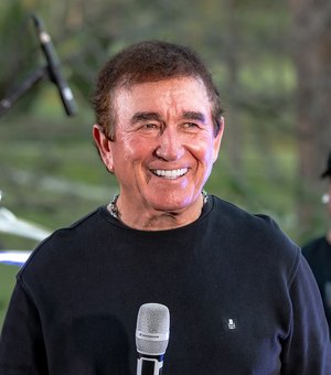 Festival de Inverno de Palmeira tem noite de emoção com Amado Batista nesta segunda-feira (18)