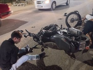 Entregador de delivery se envolve em acidente frontal com outra motocicleta